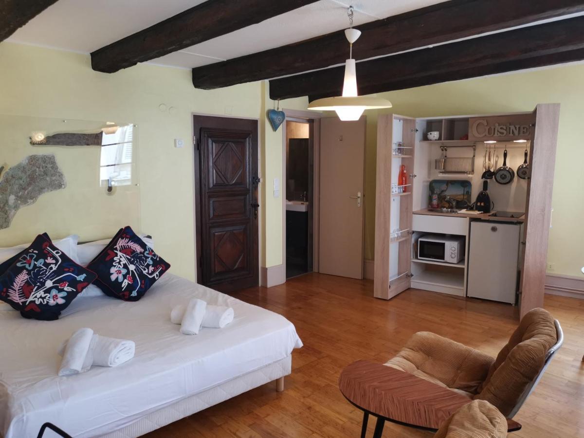 Maison Cliquot - Centre Apartment